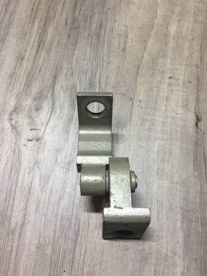 Петля дверей передня ліва нижня 7N0831401 Skoda Yeti, б.в. 7N0831401 фото