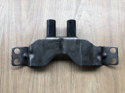 Кронштейн выпускной системы WCU500130, 4H2Q5K229FB Range Rover Vogue L405, б.у. WCU500130, 4H2Q5K229FB фото