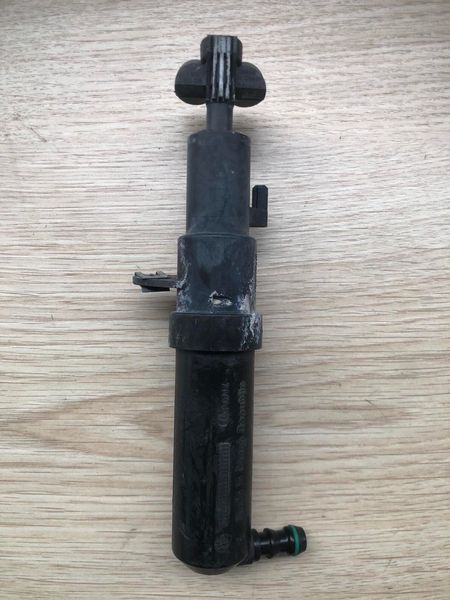 Форсунка омивача лівої фари Mercedes w221, S-клас 2218600147 фото