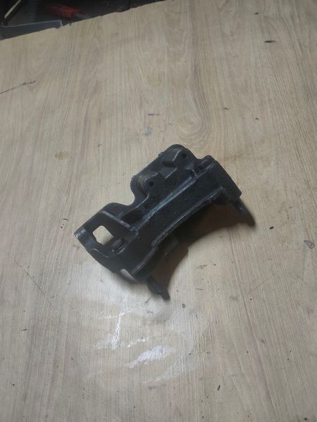 Кронштейн подушки Ford Focus 2010 г., 1.6 дизель, б.у. 12152541565 фото