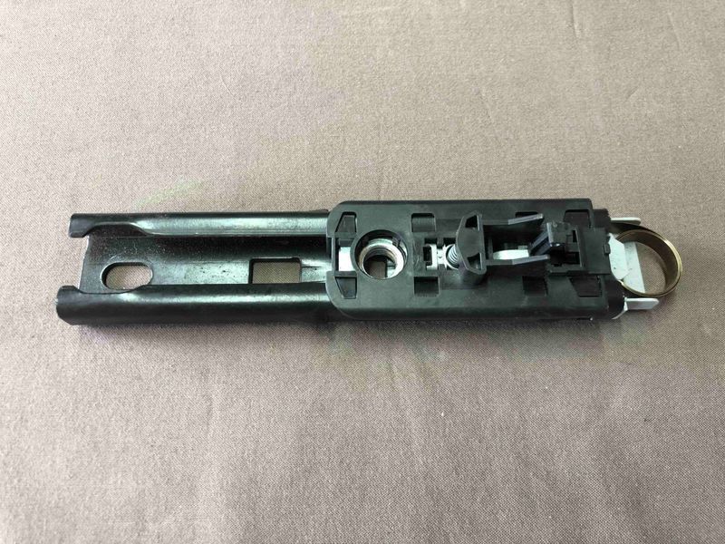Механізм регулювання безпеки ременя 2518600388 Mercedes W251 R-class б.в. 2518600388 фото