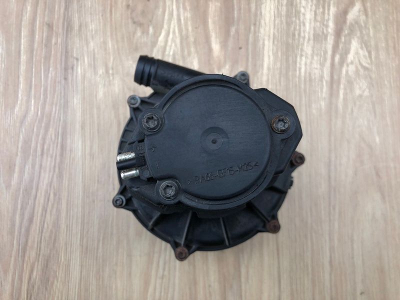 Насос вакуумний 0001403785 Mercedes W251, R-class, б.в. 0001403785 фото