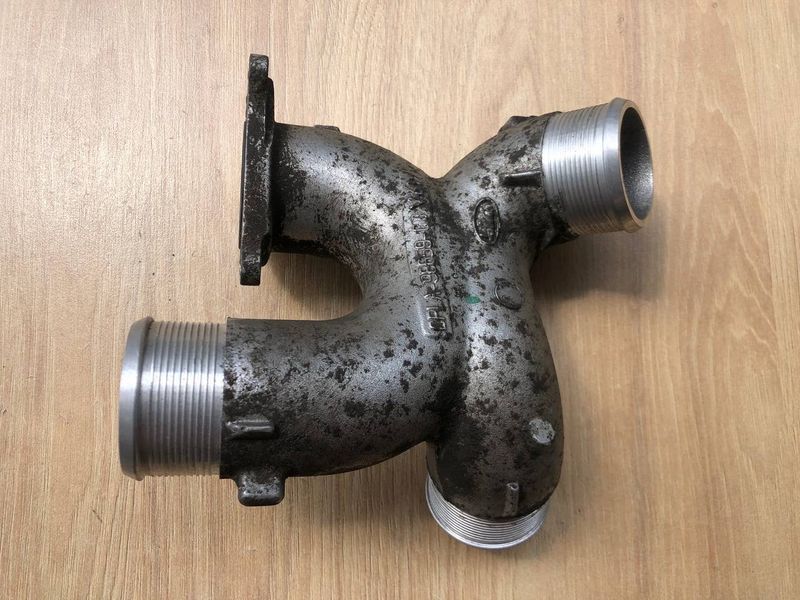 H-подібний з'єднувач клапанів шлангів EGR LR036507, CPLA98659CB Range Rover Vogue L405, б.в. LR036507, CPLA98659CB фото