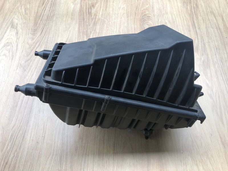Корпус воздушного фильтра левый LR036427, LR095794, CPLA9601DA Range Rover Vogue L405, б.у. LR036427, LR095794, CPLA9601DA фото