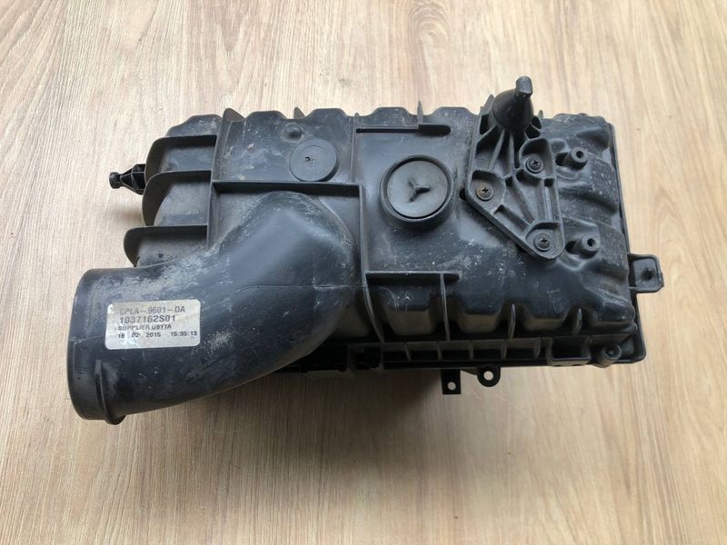 Корпус воздушного фильтра левый LR036427, LR095794, CPLA9601DA Range Rover Vogue L405, б.у. LR036427, LR095794, CPLA9601DA фото