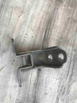 Петля передніх лівих дверей нижня Hyundai i30 хетчбек 2007-2012, б.в. 797702L200 797702L200 фото