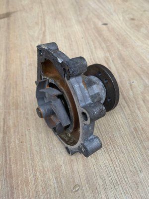 Помпа Chevrolet Epica 2006-2012 р.,2.0 бензин, б.в 96307717 96307717 фото