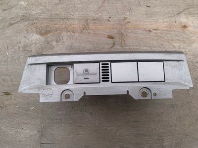Накладка центральної консолі, панель перемикачів Ford Focus 2 2004-2011 р, б. в.4M51-13D734-BC 4M51-13D734-BC фото