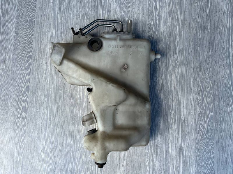 Бачек омывателя Mercedes W211 E-class, 2118600160, б.у.  2118600160 фото