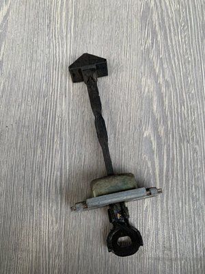 Ограничитель задних левых дверей Mazda 3 BK, хэтчбек, 2003-2009 г., BP4K72270G, б.у. BP4K72270G фото