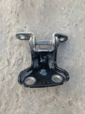 Петля задних правых дверей верхняя Subaru Impreza 3, 2005-2011 г., б.у. 8987987987 фото