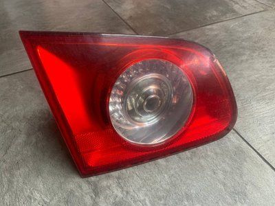 Фонарь задний левый, в крышку багажника Volkswagen Passat B6, 2005-2011 г., универсал , 3C9945093A, б.у. 3C9945093A фото