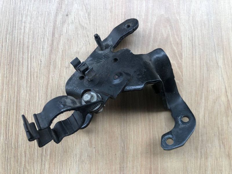 Крепление жгута электропроводки LR042666, 6R8Q6C693BA Range Rover Vogue L405, б.у. LR042666, 6R8Q6C693BA фото