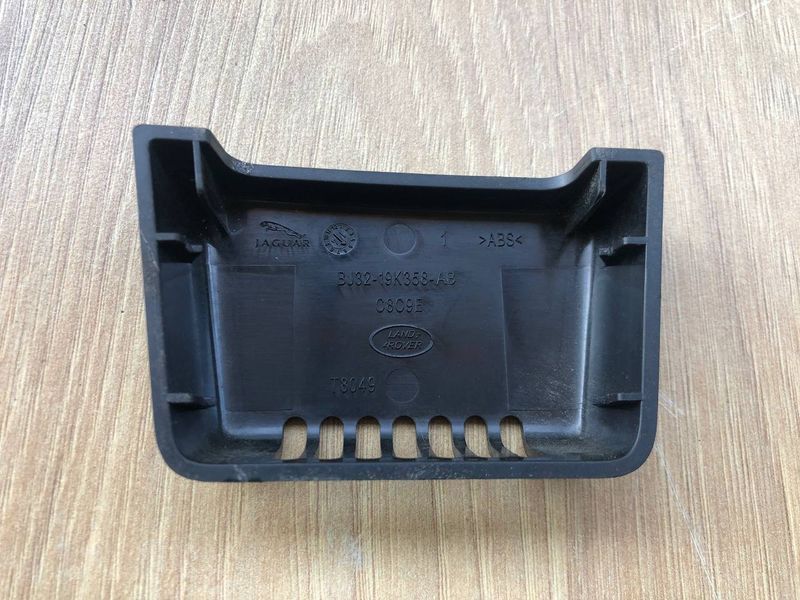 Кришка датчика дощу LR025376, BJ3219K358AB Range Rover Vogue L405, б.в. LR025376, BJ3219K358AB фото