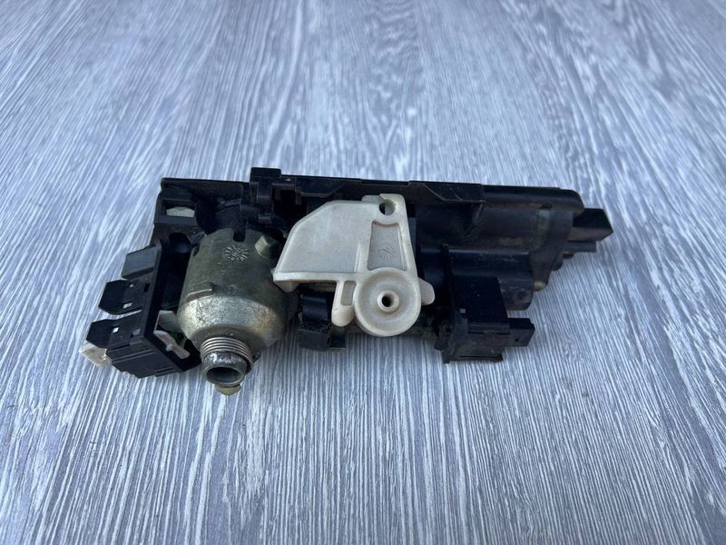Замок крышки багажника, личинка Mercedes W211 E-class, 2037500093, б.у.  2037500093 фото