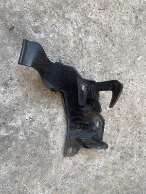 Замок капота верхний Skoda Fabia 2, 5J0823480A, б.у. 5J0823480A фото