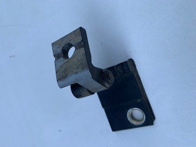 Петля передніх правих дверей нижня Audi A4 B5 2000 г., 8D0831402, б.у. 8D0831402 фото