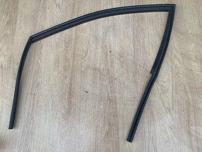 Уплотнитель переднего левого стекла двери Chevrolet Epica 2006-2012 г., б.у. 96836521  96836521 фото