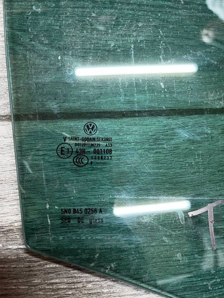 Заднє праве скло Volkswagen Tiguan 2007-2011 р., б.в. -0000= фото