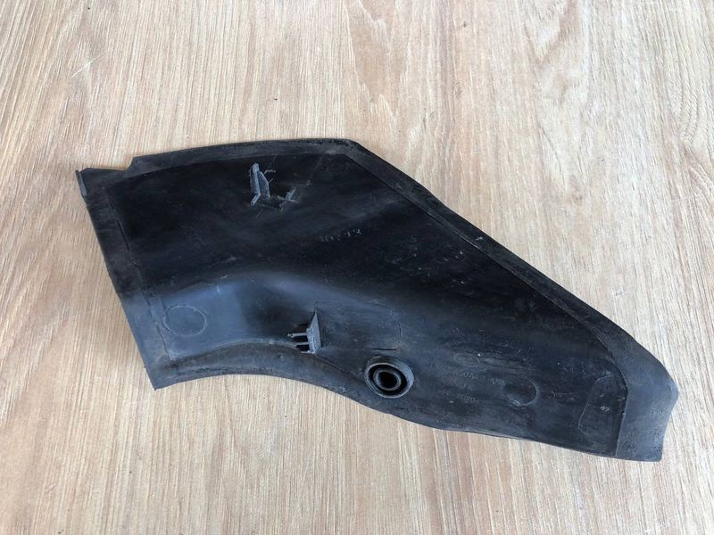 Елемент обробки зливного каналу правий LR077620, LR038170, CK52450A42AB Range Rover Vogue L405, б.в. LR077620, LR038170, CK52450A42AB фото