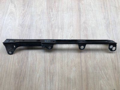 Крепление переднего левого крыла LR056963, CPLA16151AB Range Rover Vogue L405, б.у. LR056963, CPLA16151AB фото