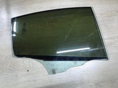 Стекло задних правых дверей Mazda 3 седан, BAN672511, б.у. BAN672511 фото