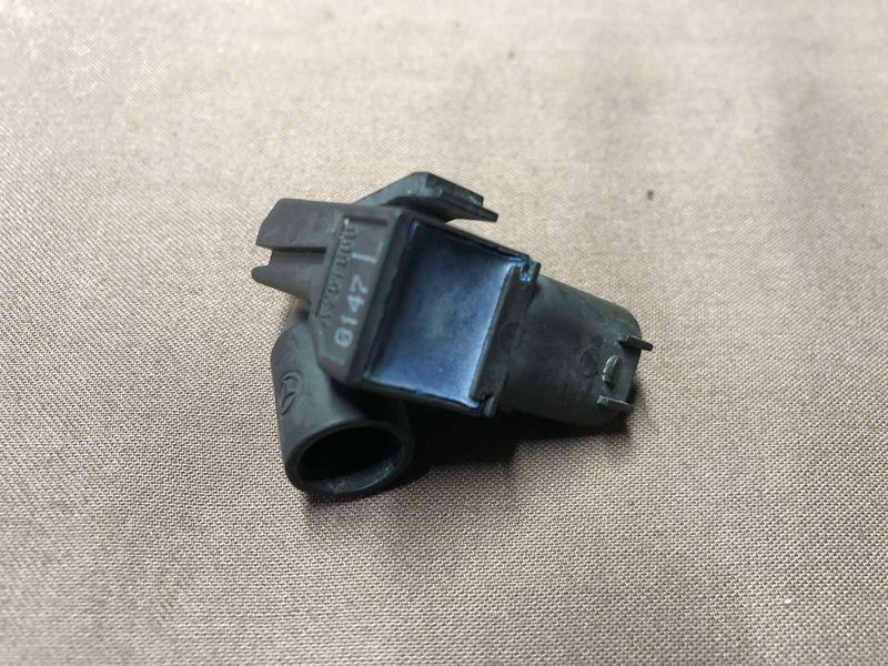 Форсунка омивача 2518600147 Mercedes W251 R-class б.в. 2518600147 фото
