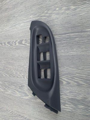 Накладка кнопок стеклоподъемника передних левых дверей Nissan Almera N16, 2005 г., 80961BM510, б.у. 80961BM510 фото
