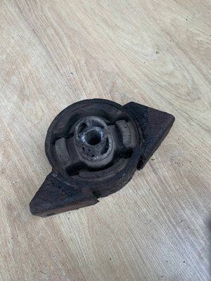 Опора двигателя передняя центральная Chevrolet Epica 2006-2012 р, б.у. 96640071 96640071 фото