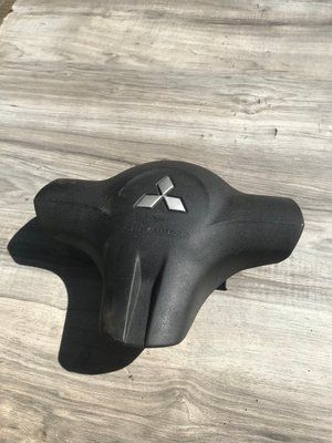 Подушка безопасности водителя Mitsubishi Lancer 9 1.6 бензин 2008 год, б.у.  7030А146  7030А146 фото