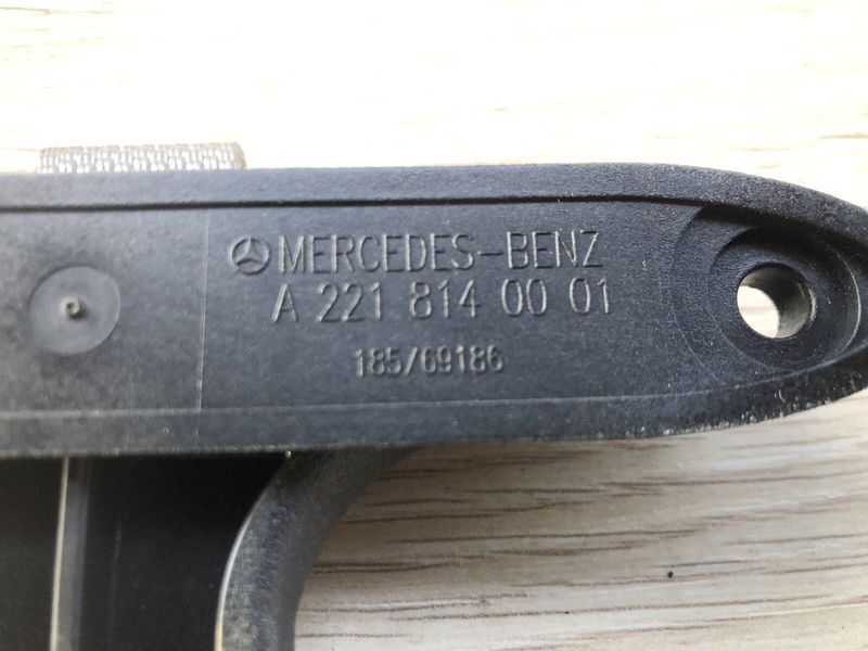 Гачок у багажнику 2218101214 Мерседес 221, s-клас б.в 2218101214 фото
