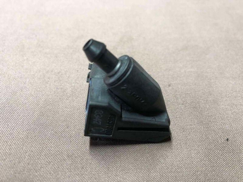Форсунка омивача лобового скла 2518600347 Mercedes W251 R-class б.в. 2518600347 фото