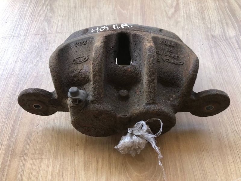Тормозной суппорт передний правый LR047906, AH422B294AB Range Rover Vogue L405, б.у LR047906, AH422B294AB фото