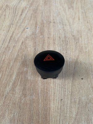 Кнопка аварійної сигналізації Nissan Almera Classic B10RS 2006-2012 р, б.в. 2591095F0A 2591095F0A фото