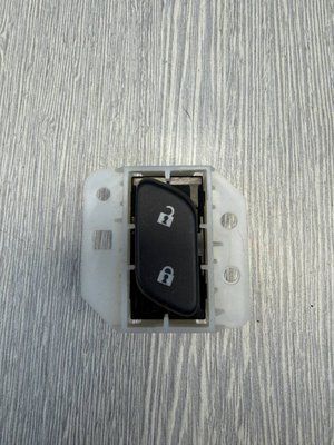 Кнопка блокировки дверей передняя правая Chevrolet Equinox 2, 2010-2017 г., USA, 22903983, б.у. 22903983 фото