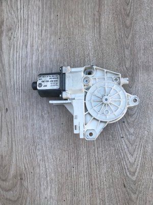 Моторчик стеклоподьемника передний левый Volkswagen Jetta 2007 г., седан, 1K5837401AH, б.у.  1K5837401AH фото