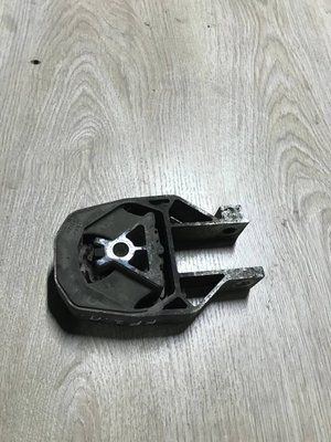 Опора двигуна Ford Focus MK2 1.6 бензин, 2008-2010 р, б. в. R60615009 R60615009 фото