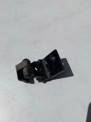 Петля верхня задніх правих дверей Audi A4 B5, 2000 р., універсал, 8D0833402A, б.в 8D0833402A фото