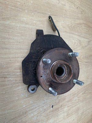Цапфа передняя правая Chevrolet Lacetti 2004-2013 г., 1.8 бензин , б. у. 96454298 96454298 фото