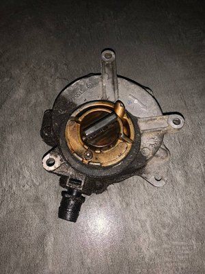 Вакуумний насос Volkswagen Passat B6, 2005 р., 2.0 TFSI, 06D145100, б.в. 06D145100 фото