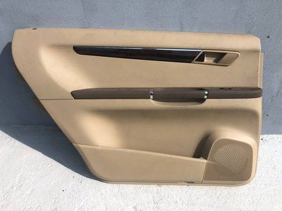 Карта двери задняя левая  Mercedes W251 R-class, б.у. 2517300148 фото