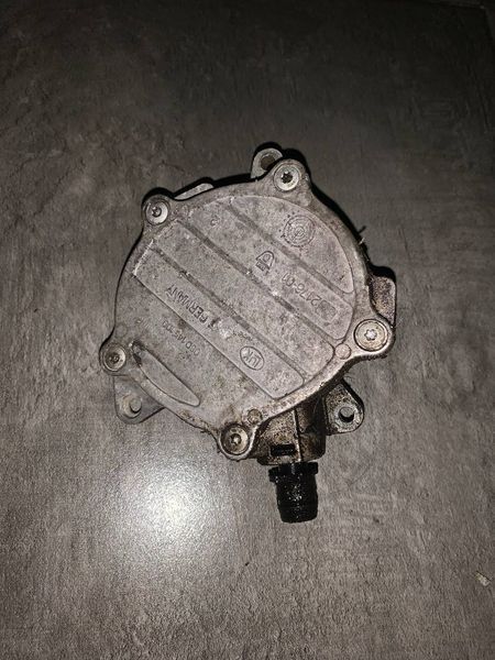 Вакуумний насос Volkswagen Passat B6, 2005 р., 2.0 TFSI, 06D145100, б.в. 06D145100 фото