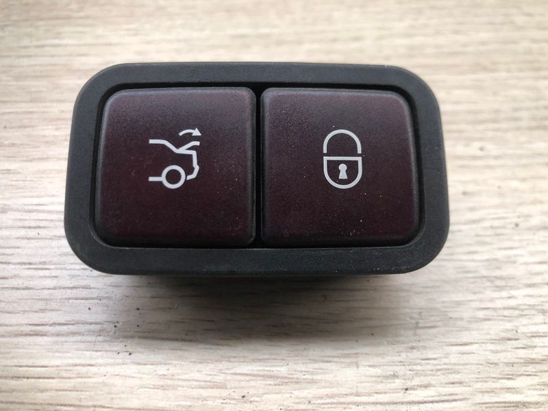 Кнопка открытия багажника Mercedes w221, S-класс, б.у. 221 690 04 41 фото