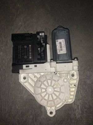 Моторчик переднього правого склопідйомника з блоком Volkswagen Passat B6, 2005 р., 1K0959792G, б.в. 1K0959792G6 фото