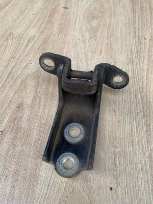 Петля передньої лівої двері нижня Chevrolet Epica 2006-2012 р.,б.в 96326750   96326750 фото