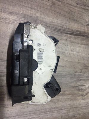 Замок передний левый 25E5E2837015 Skoda Octavia A7, б.у. 25E 5E2 837 015 фото