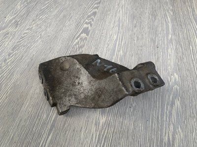 Кроштейн впускного коллектора Nissan Almera N16, 2005 г., б.у. 909-09 фото