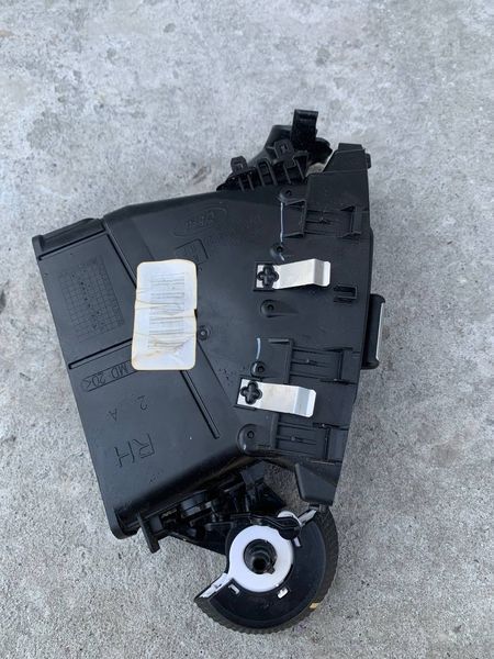 Дефлектор центральный правый Ford Focus MK3, 2011-2018 г., USA, BM51A014L20, б.у. BM51A014L20 фото