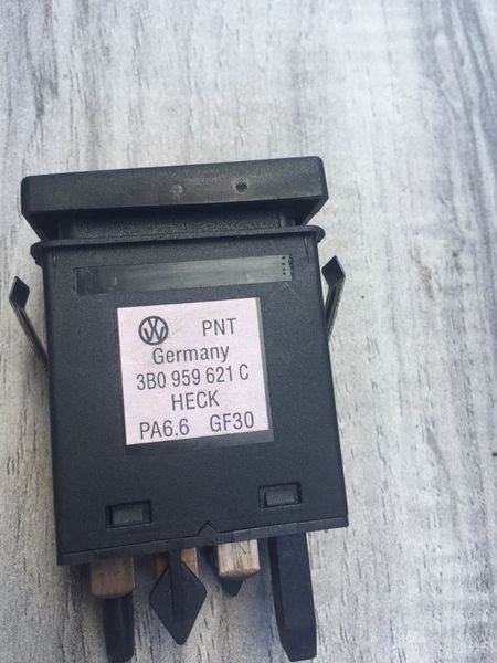 Кнопка підігріву заднього скла 3B0 959 621 C Volkswagen Passat B5, б.в. 3B0 959 621 C фото