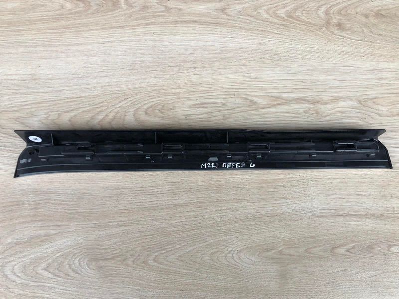 Накладка дверного порогу внутрішня перед ліва Mercedes w221, S-клас 2216800135 фото